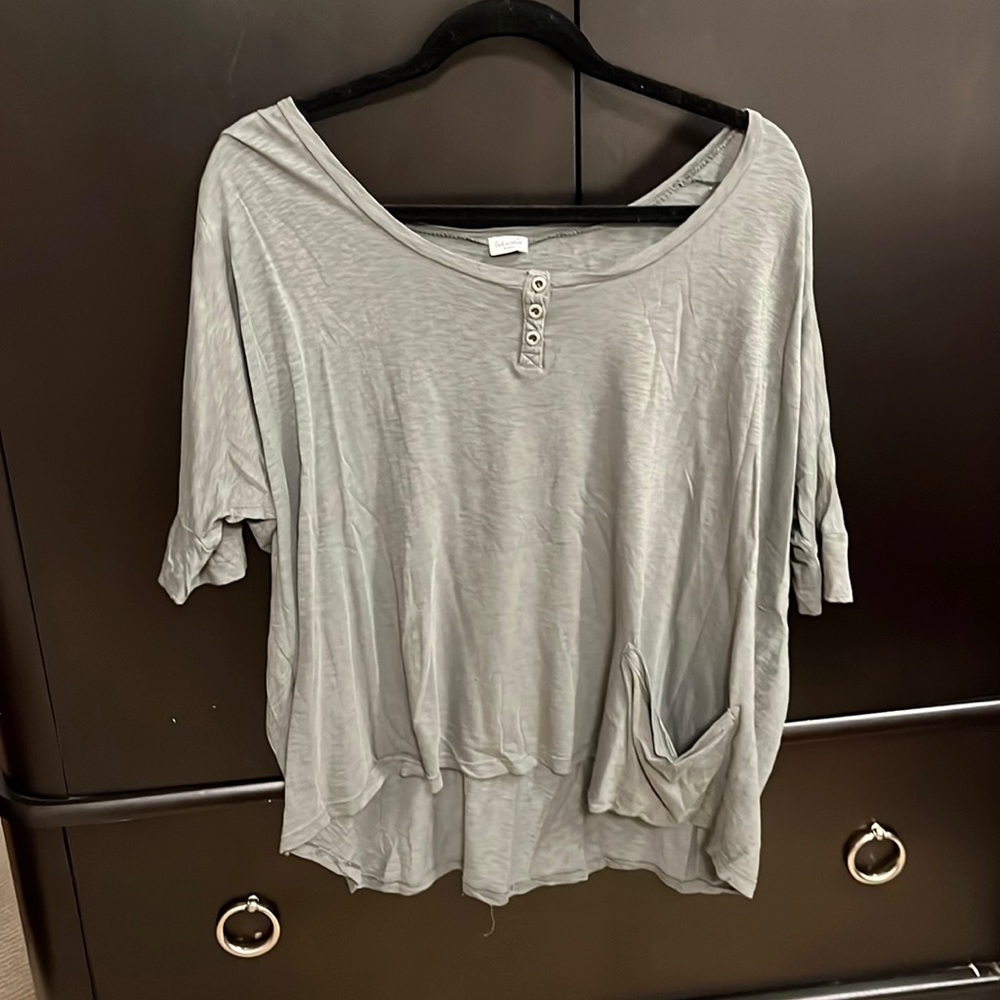 Splendid size small lose fitting T